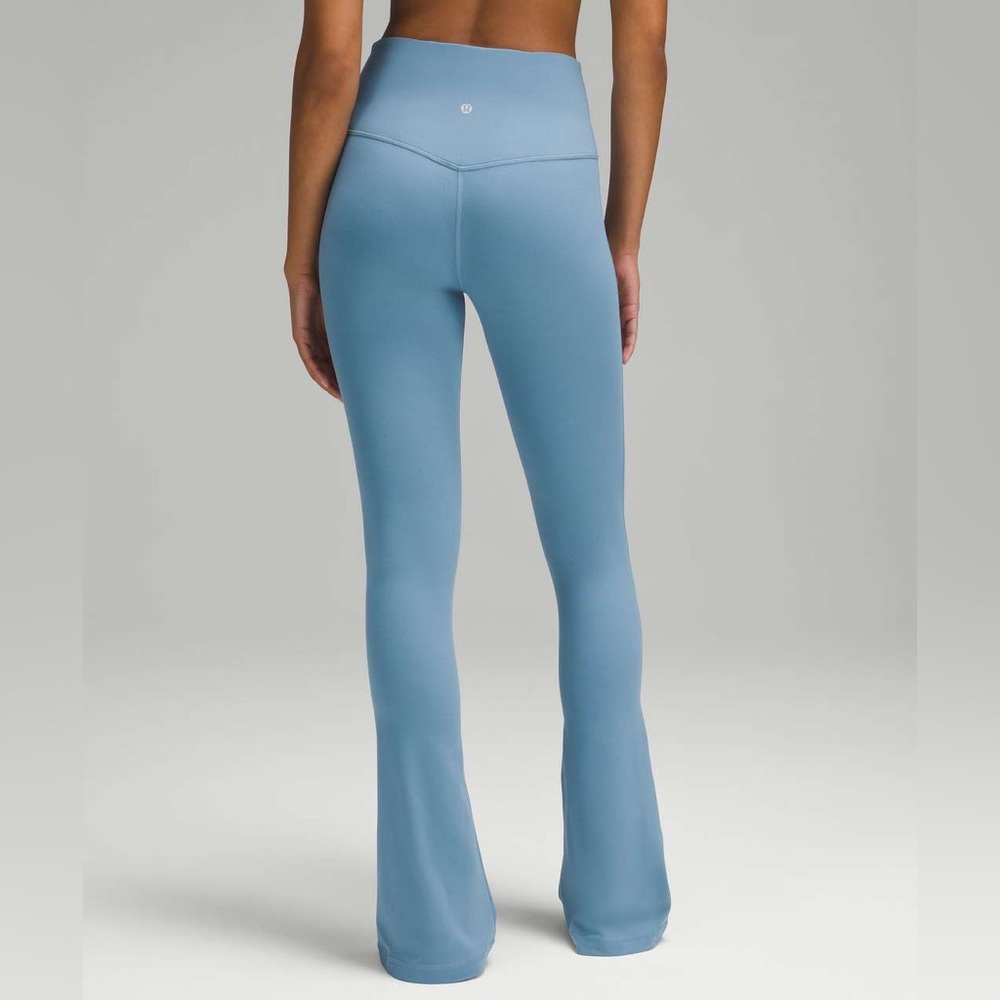 D - Lululemon Align High-Rise Mini-Flared Pant 32"
Utility Blue